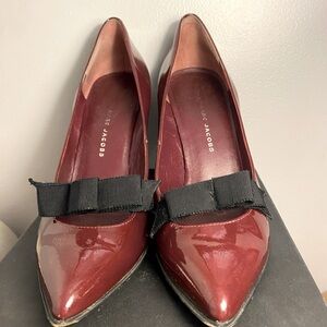 Marc by Marc Jacobs Parent Leather Pumps in Wine sz 37.5